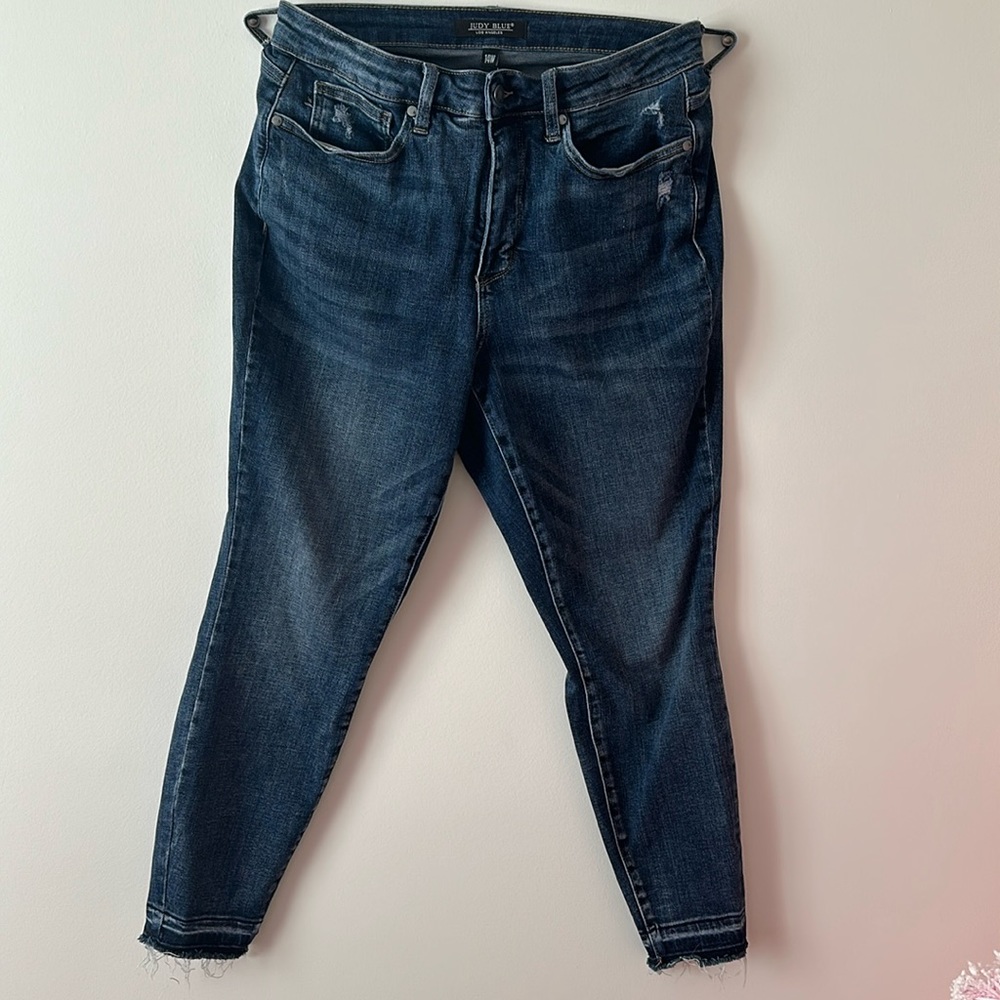 Size 14 set on cruise tummy control jeans like new never worn